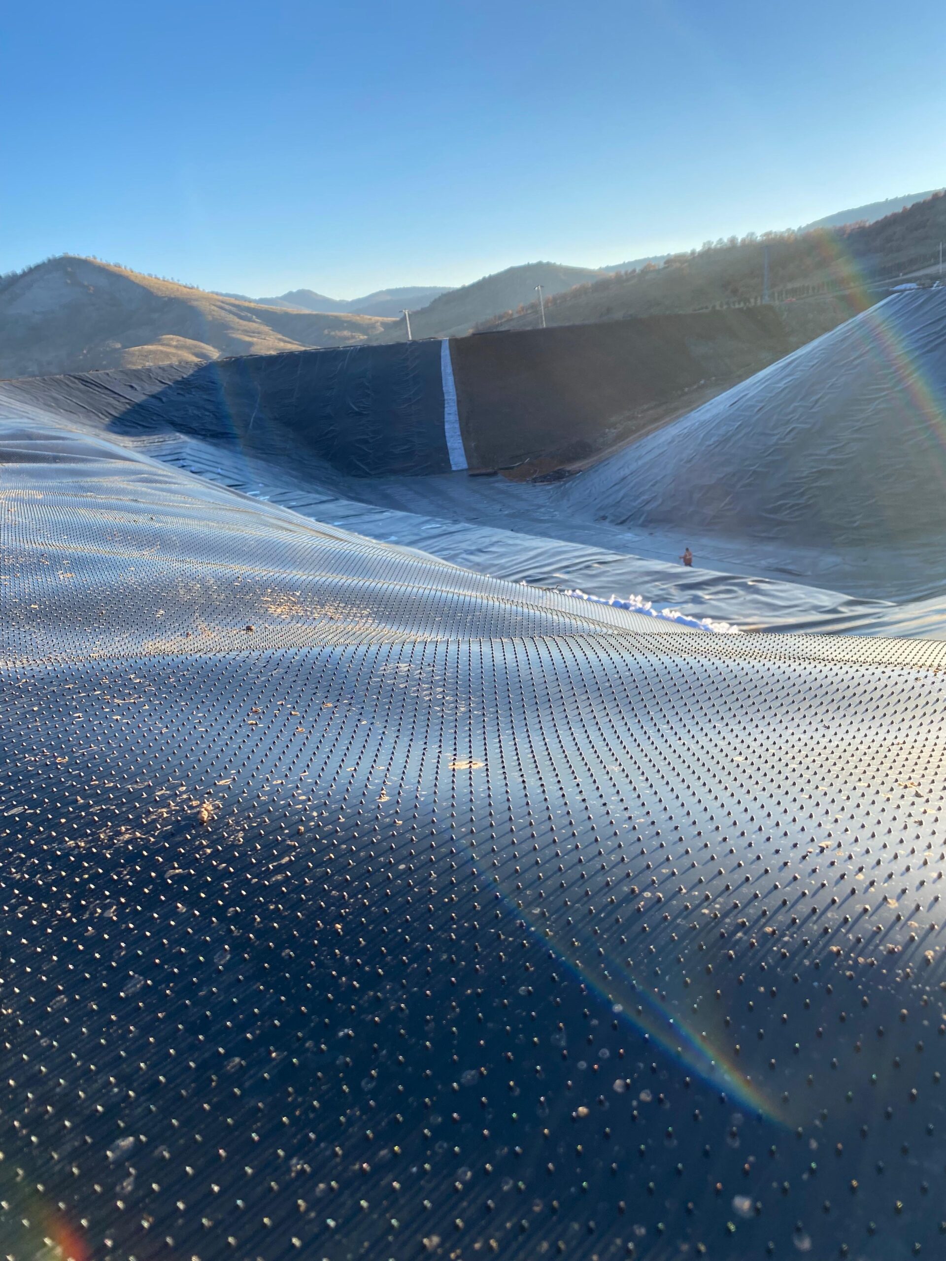 İzolasyon, izolasyon uygulaması, yapı izolasyonu, bina yalıtımı, PVC su tutucu bant, HDPE geomembran, PVC geomembran, PP geotekstil, su yalıtımı çözümleri, enerji verimli izolasyon, dış etkenlere