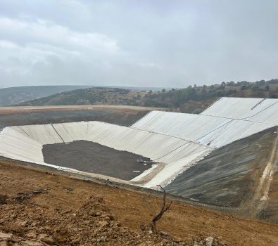 İzolasyon, izolasyon uygulaması, yapı izolasyonu, bina yalıtımı, PVC su tutucu bant, HDPE geomembran, PVC geomembran, PP geotekstil, su yalıtımı çözümleri, enerji verimli izolasyon, dış etkenlere kül depolama sahaları